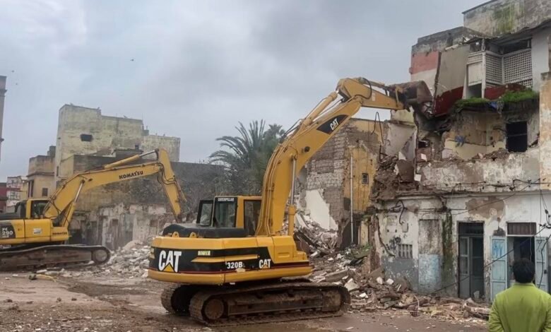 أرشيف - عملية هدم منازل بحي المحيط بالرباط